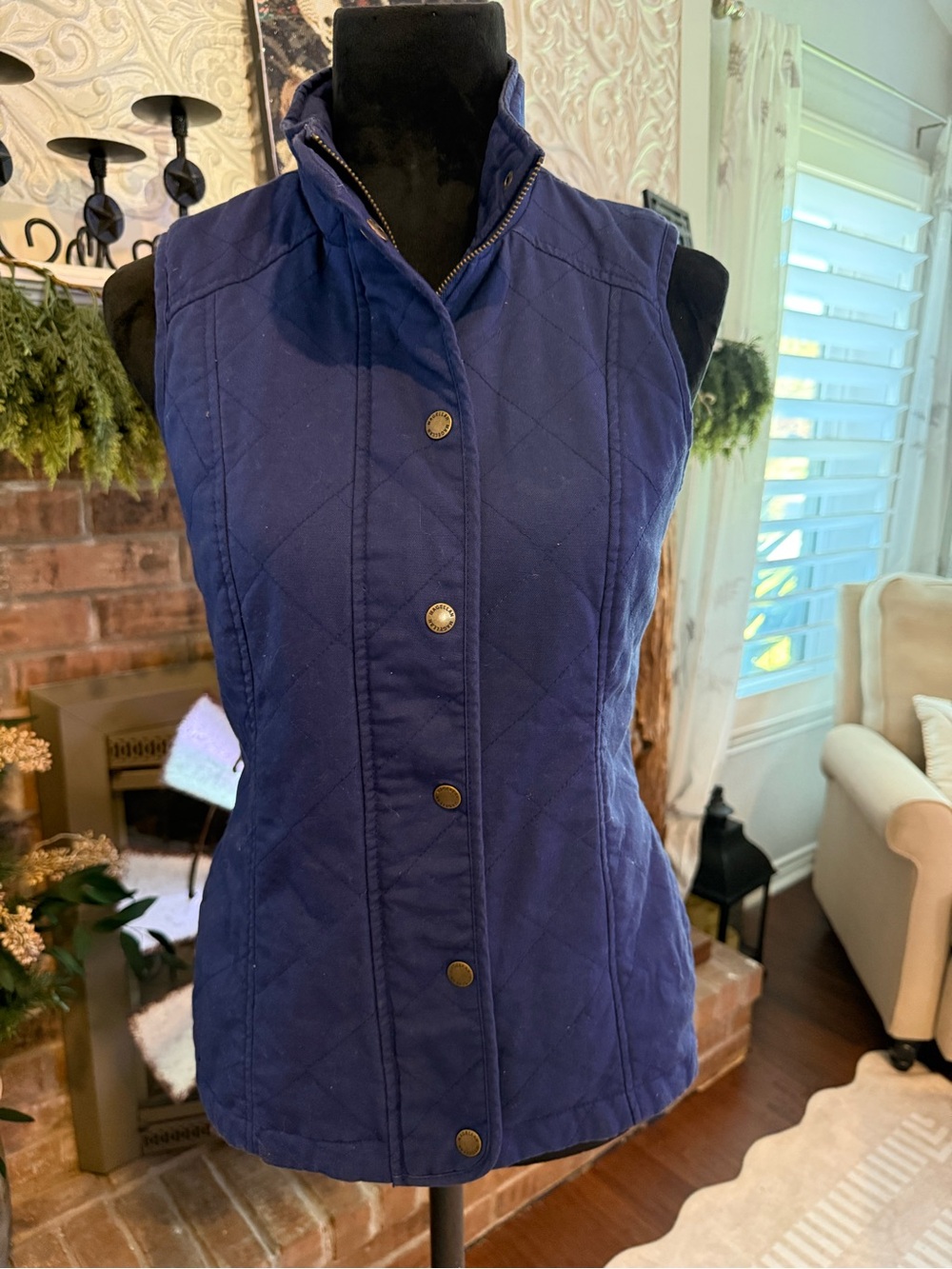 Magellan Outdoors Quilted Vest in Navy Blue Hiking Camping Equistrian Layering